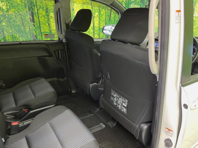 ヴォクシー ＺＳ　両側電動ドア　純正９型ナビ　後席モニター　バックカメラ　セーフティセンス　禁煙車　ドラレコ　スマートキー　ＬＥＤヘッド　ナビ連動ＥＴＣ　車線逸脱警報　純正１６インチＡＷ　オートライト　オートハイビーム（40枚目）