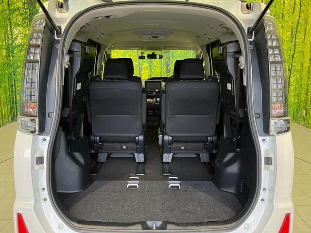 ヴォクシー ＺＳ　両側電動ドア　純正９型ナビ　後席モニター　バックカメラ　セーフティセンス　禁煙車　ドラレコ　スマートキー　ＬＥＤヘッド　ナビ連動ＥＴＣ　車線逸脱警報　純正１６インチＡＷ　オートライト　オートハイビーム（42枚目）