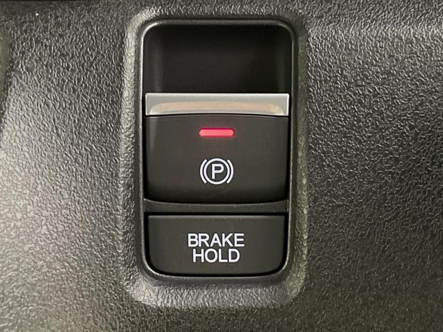 N-BOXカスタム ベースグレード 届出済未使用車 電動スライドドア 衝突軽減装置 アダプティブクルーズ シートヒーター コーナーセンサー スマートキー LEDヘッド オートハイビーム 車線逸脱警報 誤発進抑制機能 純正14インチAW(35枚目)