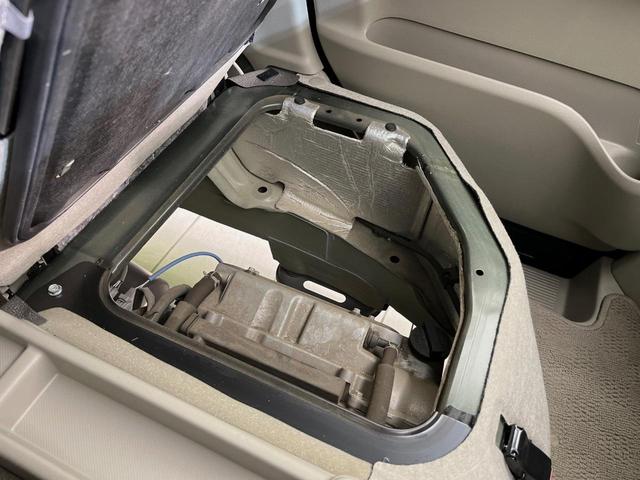 エブリイ ＰＣリミテッド　ＳＤナビ　バックカメラ　衝突軽減　禁煙車　コーナーセンサー　オートハイビーム　車線逸脱警報　誤発進抑制機能　先行車発進お知らせ機能　オートライト　Ｂｌｕｅｔｏｏｔｈ接続　ＣＤ　電動格納ミラー　盗難防止（32枚目）