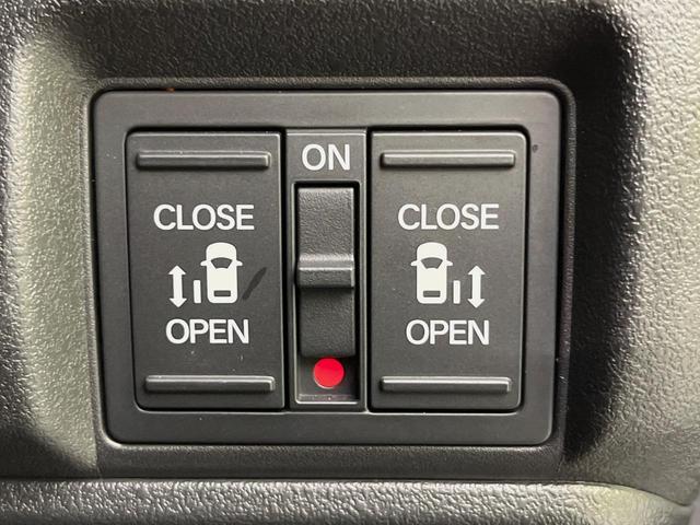 Ｎ－ＢＯＸカスタム ターボ　両側電動ドア　純正８型ナビ　バックカメラ　衝突軽減装置　ハーフレザー　コーナーセンサー　スマートキー　ＬＥＤヘッド　ＥＴＣ　純正１５インチＡＷ　オートハイビーム　車線逸脱警報　誤発進抑制機能（3枚目）