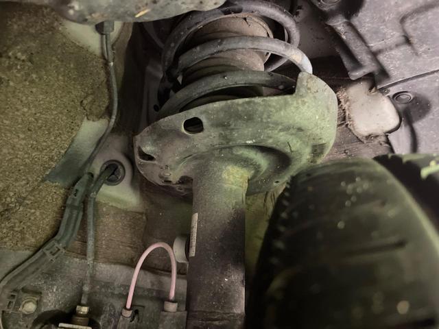 プリウス Ｓツーリングセレクション　純正９型ナビ　バックカメラ　衝突軽減　レーダークルーズ　禁煙車　合皮レザーシート　シートヒーター　ドラレコ　コーナーセンサー　スマートキー　ＬＥＤヘッド　ＥＴＣ２．０　オートハイビーム　車線逸脱警報（20枚目）