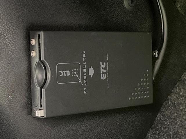 ノート ライダー 禁煙車 スマートキー ETC 純正15インチアルミホイール CD再生 アイドリングストップ 電動格納ミラー 盗難防止システム ドアバイザー パワーウィンドウ パワーステアリング プライバシーガラス(4枚目)