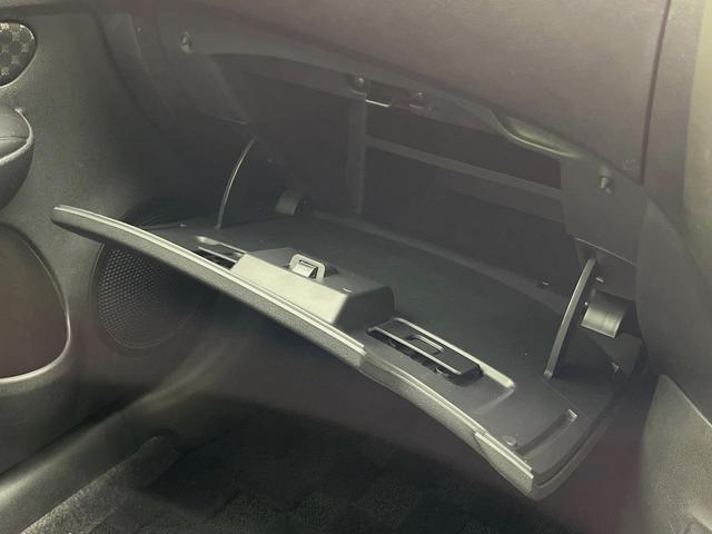 ノート ライダー 禁煙車 スマートキー ETC 純正15インチアルミホイール CD再生 アイドリングストップ 電動格納ミラー 盗難防止システム ドアバイザー パワーウィンドウ パワーステアリング プライバシーガラス(40枚目)