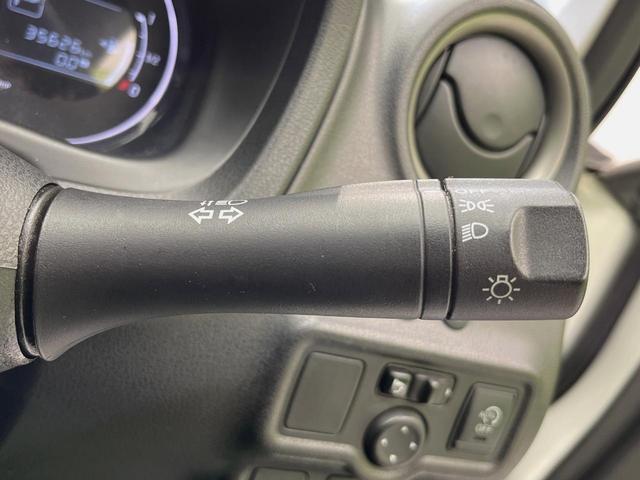 ノート ライダー 禁煙車 スマートキー ETC 純正15インチアルミホイール CD再生 アイドリングストップ 電動格納ミラー 盗難防止システム ドアバイザー パワーウィンドウ パワーステアリング プライバシーガラス(49枚目)