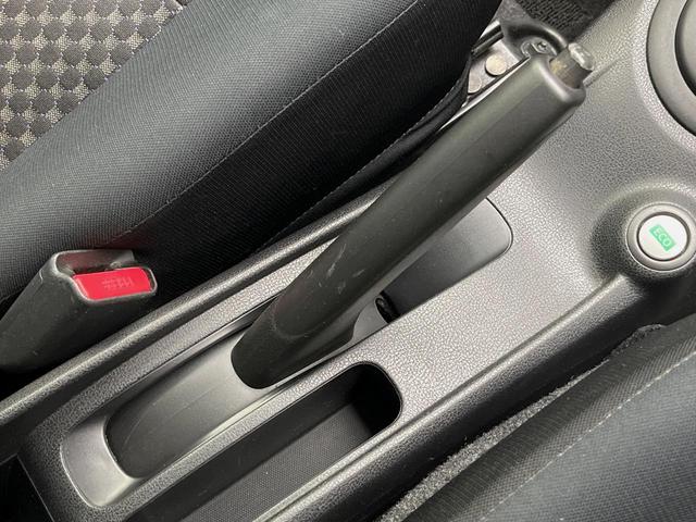 ノート ライダー 禁煙車 スマートキー ETC 純正15インチアルミホイール CD再生 アイドリングストップ 電動格納ミラー 盗難防止システム ドアバイザー パワーウィンドウ パワーステアリング プライバシーガラス(51枚目)