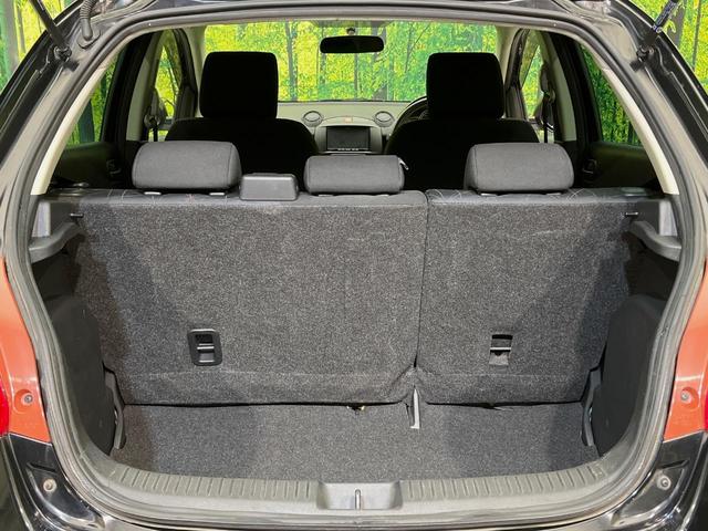 ���i�̂���������ʋ΁A���}���ɏ\���ȉ׎��X�y�[�X���m�ۂ��Ă���܂��B�Z�J���h�V�[�g��|���ƁA�傫�ȉו��̐ύڂ��\�ł���