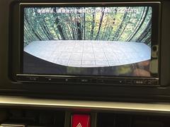 【バックカメラ】駐車時に後方がリアルタイム映像で確認できます。大型商業施設や立体駐車場での駐車時や、夜間のバック時に大活躍！運転スキルに関わらず、今や必須となった装備のひとつです！ 4