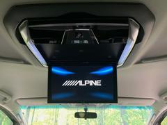 【１２．８型フリップダウン】大画面モニターで後席でもエンタメをお楽しみいただけます。家族や友人とお出かけする機会が多い方に大人気です♪ 5