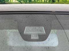 【スズキ　レーダーブレーキサポート】走行中に前方の車両等を認識し、衝突しそうな時は警報とブレーキで衝突回避と被害軽減をアシスト。より安全にドライブをお楽しみいただけます。 3