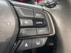 【アダプティブクルーズコントロール】高速道路での長距離走行が楽に！！自動で速度を保つクルーズコントロールが、衝突軽減システムと連携し、前方の車両を感知して車間を保つように速度調節してくれます！！ 5