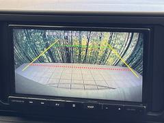 【バックカメラ】駐車時に後方がリアルタイム映像で確認できます。大型商業施設や立体駐車場での駐車時や、夜間のバック時に大活躍！運転スキルに関わらず、今や必須となった装備のひとつです！ 4