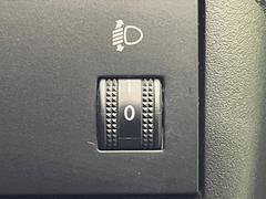 �ڥ饤�ȥ�٥饤�����ۥإåɥ饤�Ȥξ岼���٤�������뼰�������å���Ĵ���Ǥ��ޤ��� 6