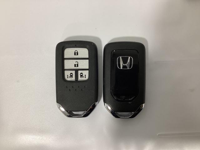 フリード+ハイブリッド ハイブリッドG 光触媒抗菌消臭施工済 ドラレコ Rカメラ 追突軽減ブレーキ 横滑り防止 オートエアコン LEDヘッド フルセグ ETC オートクルーズコントロール USB 4WD シートヒーター アイドリングストップ(12枚目)