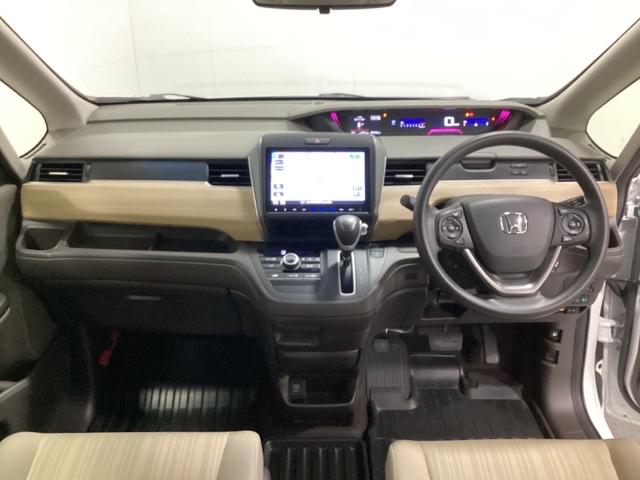 フリード Ｇ・ホンダセンシング　リモコンエンジンスターター付　光触媒抗菌消臭施工済　Ｆセグ　追突被害軽減ブレーキ　ｉストップ　Ｗエアバッグ　パワーウィンドウ　アクティブクルーズコントロール　スマートキ　カラーバックモニター　ＶＳＡ（5枚目）