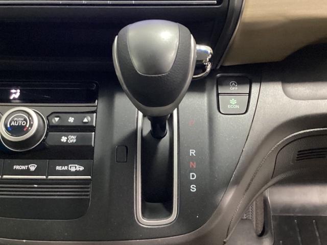 フリード Ｇ・ホンダセンシング　リモコンエンジンスターター付　光触媒抗菌消臭施工済　Ｆセグ　追突被害軽減ブレーキ　ｉストップ　Ｗエアバッグ　パワーウィンドウ　アクティブクルーズコントロール　スマートキ　カラーバックモニター　ＶＳＡ（8枚目）