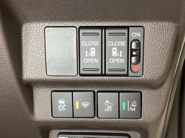 フリード Ｇ・ホンダセンシング　リモコンエンジンスターター付　光触媒抗菌消臭施工済　Ｆセグ　追突被害軽減ブレーキ　ｉストップ　Ｗエアバッグ　パワーウィンドウ　アクティブクルーズコントロール　スマートキ　カラーバックモニター　ＶＳＡ（13枚目）