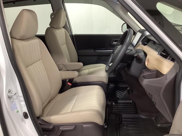 フリード Ｇ・ホンダセンシング　リモコンエンジンスターター付　光触媒抗菌消臭施工済　Ｆセグ　追突被害軽減ブレーキ　ｉストップ　Ｗエアバッグ　パワーウィンドウ　アクティブクルーズコントロール　スマートキ　カラーバックモニター　ＶＳＡ（16枚目）