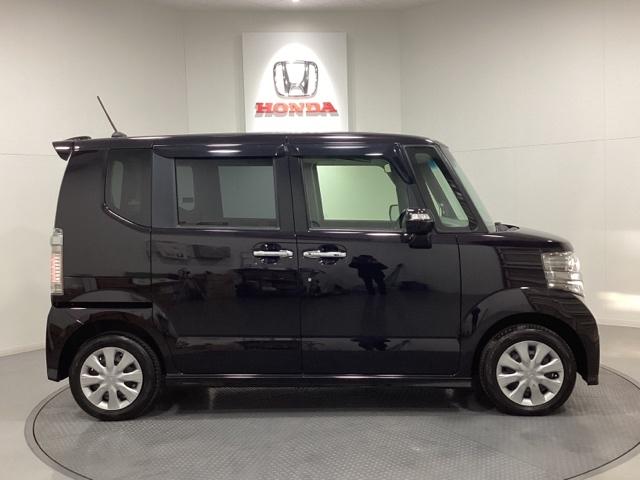 N-BOXカスタム G 光触媒抗菌消臭施工済 Bカメラ アイドリングSTOP スマキー 地デジTV 運転席エアバッグ パワーステアリング パワーウィンドウ ナビTV フルタイム4WD 盗難防止 ETC エアコン DVD再生(4枚目)