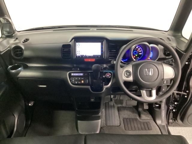 N-BOXカスタム G 光触媒抗菌消臭施工済 Bカメラ アイドリングSTOP スマキー 地デジTV 運転席エアバッグ パワーステアリング パワーウィンドウ ナビTV フルタイム4WD 盗難防止 ETC エアコン DVD再生(5枚目)