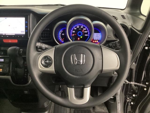 N-BOXカスタム G 光触媒抗菌消臭施工済 Bカメラ アイドリングSTOP スマキー 地デジTV 運転席エアバッグ パワーステアリング パワーウィンドウ ナビTV フルタイム4WD 盗難防止 ETC エアコン DVD再生(11枚目)