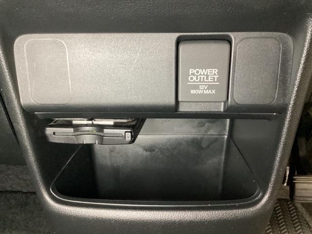 N-BOXカスタム G 光触媒抗菌消臭施工済 Bカメラ アイドリングSTOP スマキー 地デジTV 運転席エアバッグ パワーステアリング パワーウィンドウ ナビTV フルタイム4WD 盗難防止 ETC エアコン DVD再生(15枚目)