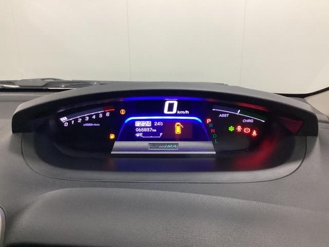 フリードハイブリッド ジャストセレクション　光触媒抗菌消臭施工済　ナビテレビ　セキュリティー　横滑り防止機能　オートクルーズ　エアバック　ウォークスルー　ＤＶＤ再生可能　キーレスエントリー　ワンセグＴＶ　ＰＳ　ＥＴＣ　３列　フルオートエアコン（10枚目）