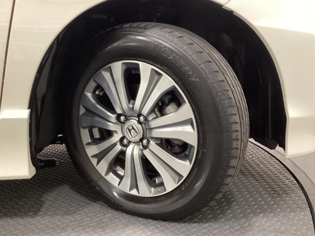 フリードハイブリッド ジャストセレクション　光触媒抗菌消臭施工済　ナビテレビ　セキュリティー　横滑り防止機能　オートクルーズ　エアバック　ウォークスルー　ＤＶＤ再生可能　キーレスエントリー　ワンセグＴＶ　ＰＳ　ＥＴＣ　３列　フルオートエアコン（22枚目）