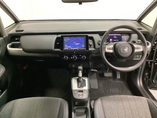 フィット ホーム 光触媒抗菌消臭施工済 衝突軽減ブレーキ リアカメ LEDライト オートライト クリアランスソナー フルセグTV エアバッグ iストップ スマ-トキ- 盗難防止装置 ETC車載器 Wエアバック DVD(5枚目)