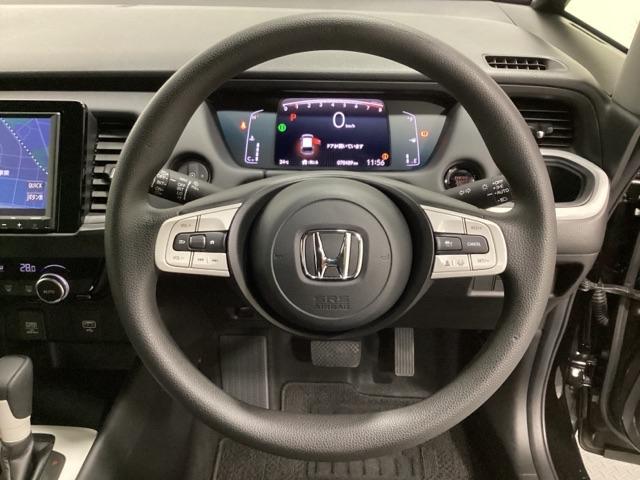 フィット ホーム 光触媒抗菌消臭施工済 衝突軽減ブレーキ リアカメ LEDライト オートライト クリアランスソナー フルセグTV エアバッグ iストップ スマ-トキ- 盗難防止装置 ETC車載器 Wエアバック DVD(12枚目)