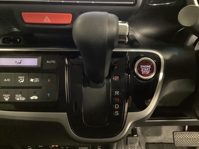 Ｎ－ＢＯＸカスタム ＧターボＳＳブラックスタイルパッケージ　光触媒抗菌消臭施工済　カーテンエアバック　ナビＴＶ　バックモニター　地デジＴＶ　前席シートヒーター　盗難防止システム　横滑り防止　ＤＶＤ　キーレス　パワステ　Ｉ－ＳＴＯＰ　エアコン　ターボ　ＡＢＳ（8枚目）