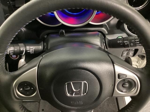 Ｎ－ＢＯＸカスタム ＧターボＳＳブラックスタイルパッケージ　光触媒抗菌消臭施工済　カーテンエアバック　ナビＴＶ　バックモニター　地デジＴＶ　前席シートヒーター　盗難防止システム　横滑り防止　ＤＶＤ　キーレス　パワステ　Ｉ－ＳＴＯＰ　エアコン　ターボ　ＡＢＳ（12枚目）