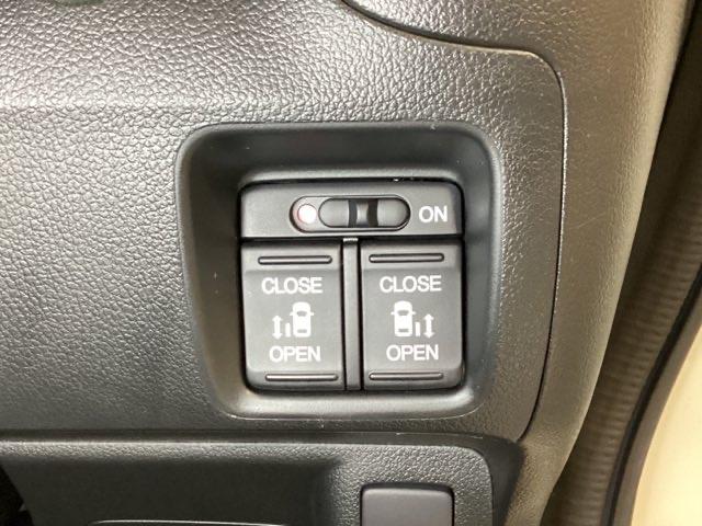 Ｎ－ＢＯＸカスタム ＧターボＳＳブラックスタイルパッケージ　光触媒抗菌消臭施工済　カーテンエアバック　ナビＴＶ　バックモニター　地デジＴＶ　前席シートヒーター　盗難防止システム　横滑り防止　ＤＶＤ　キーレス　パワステ　Ｉ－ＳＴＯＰ　エアコン　ターボ　ＡＢＳ（14枚目）