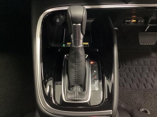 ヴェゼル ｅ：ＨＥＶＺ　中古スタッドレスタイヤ、純正メモリーナビ、ドライブレコーダー前後装着＋ＥＴＣ２．０付　当社デモカー　盗難防止装置　１オーナー　ドラレコ付き　Ｒカメラ　フルセグテレビ　スマ－トキ－　ＥＴＣ車載器　ＡＢＳ（11枚目）