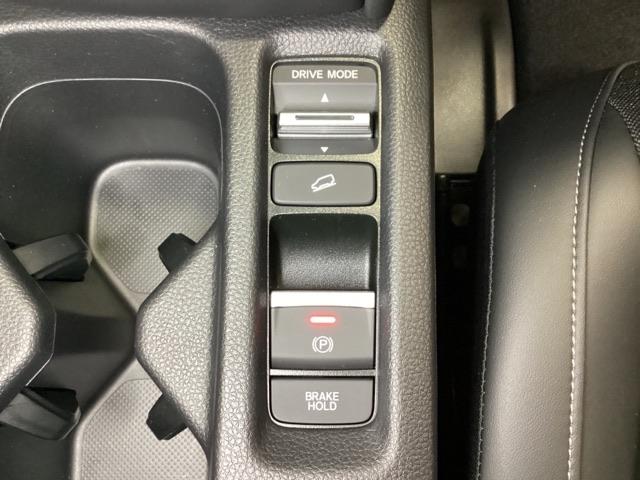 ヴェゼル ｅ：ＨＥＶＺ　中古スタッドレスタイヤ、純正メモリーナビ、ドライブレコーダー前後装着＋ＥＴＣ２．０付　当社デモカー　盗難防止装置　１オーナー　ドラレコ付き　Ｒカメラ　フルセグテレビ　スマ－トキ－　ＥＴＣ車載器　ＡＢＳ（12枚目）