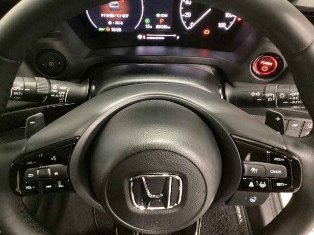 ヴェゼル ｅ：ＨＥＶＺ　中古スタッドレスタイヤ、純正メモリーナビ、ドライブレコーダー前後装着＋ＥＴＣ２．０付　当社デモカー　盗難防止装置　１オーナー　ドラレコ付き　Ｒカメラ　フルセグテレビ　スマ－トキ－　ＥＴＣ車載器　ＡＢＳ（18枚目）