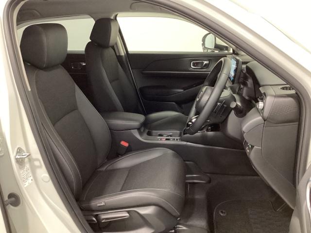 ヴェゼル ｅ：ＨＥＶＺ　中古スタッドレスタイヤ、純正メモリーナビ、ドライブレコーダー前後装着＋ＥＴＣ２．０付　当社デモカー　盗難防止装置　１オーナー　ドラレコ付き　Ｒカメラ　フルセグテレビ　スマ－トキ－　ＥＴＣ車載器　ＡＢＳ（24枚目）