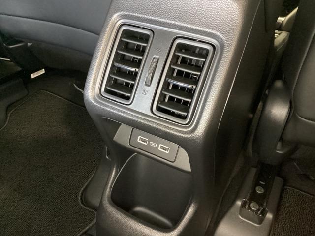 ヴェゼル ｅ：ＨＥＶＺ　中古スタッドレスタイヤ、純正メモリーナビ、ドライブレコーダー前後装着＋ＥＴＣ２．０付　当社デモカー　盗難防止装置　１オーナー　ドラレコ付き　Ｒカメラ　フルセグテレビ　スマ－トキ－　ＥＴＣ車載器　ＡＢＳ（26枚目）