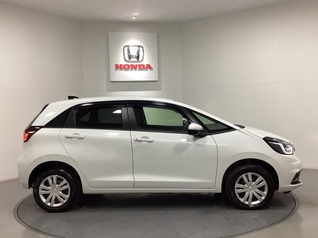 フィット e:HEVホーム 中古スタッドレスタイヤ、純正メモリーナビ、ドライブレコーダー前後装着+ETC2.0付 当社デモカー リヤカメラ VSA サイドカーテンエアバック 前後ソナー スマートキ ECONモード 踏み間違い防止(6枚目)