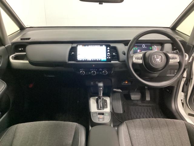 フィット e:HEVホーム 中古スタッドレスタイヤ、純正メモリーナビ、ドライブレコーダー前後装着+ETC2.0付 当社デモカー リヤカメラ VSA サイドカーテンエアバック 前後ソナー スマートキ ECONモード 踏み間違い防止(7枚目)