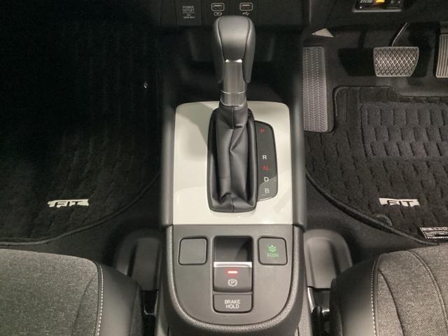 フィット e:HEVホーム 中古スタッドレスタイヤ、純正メモリーナビ、ドライブレコーダー前後装着+ETC2.0付 当社デモカー リヤカメラ VSA サイドカーテンエアバック 前後ソナー スマートキ ECONモード 踏み間違い防止(11枚目)