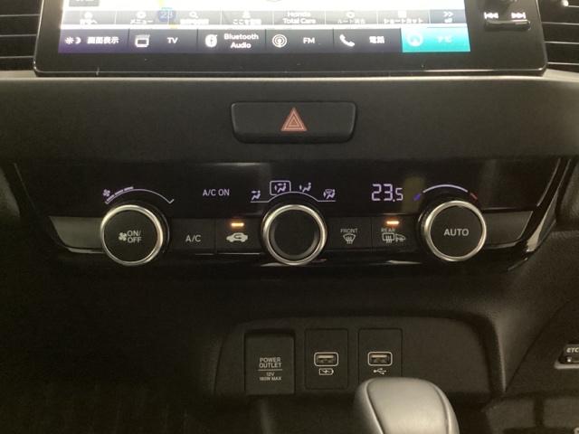 フィット e:HEVホーム 中古スタッドレスタイヤ、純正メモリーナビ、ドライブレコーダー前後装着+ETC2.0付 当社デモカー リヤカメラ VSA サイドカーテンエアバック 前後ソナー スマートキ ECONモード 踏み間違い防止(12枚目)