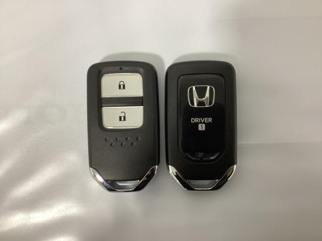 フィット e:HEVホーム 中古スタッドレスタイヤ、純正メモリーナビ、ドライブレコーダー前後装着+ETC2.0付 当社デモカー リヤカメラ VSA サイドカーテンエアバック 前後ソナー スマートキ ECONモード 踏み間違い防止(15枚目)