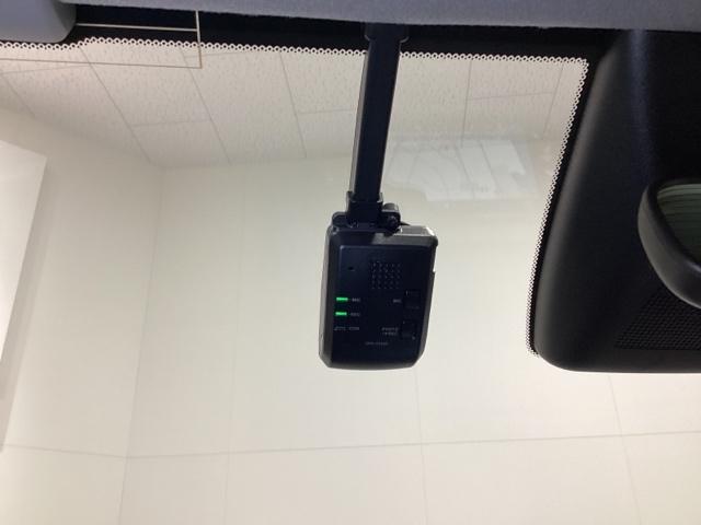 フィット e:HEVホーム 中古スタッドレスタイヤ、純正メモリーナビ、ドライブレコーダー前後装着+ETC2.0付 当社デモカー リヤカメラ VSA サイドカーテンエアバック 前後ソナー スマートキ ECONモード 踏み間違い防止(18枚目)