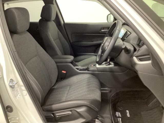 フィット e:HEVホーム 中古スタッドレスタイヤ、純正メモリーナビ、ドライブレコーダー前後装着+ETC2.0付 当社デモカー リヤカメラ VSA サイドカーテンエアバック 前後ソナー スマートキ ECONモード 踏み間違い防止(21枚目)