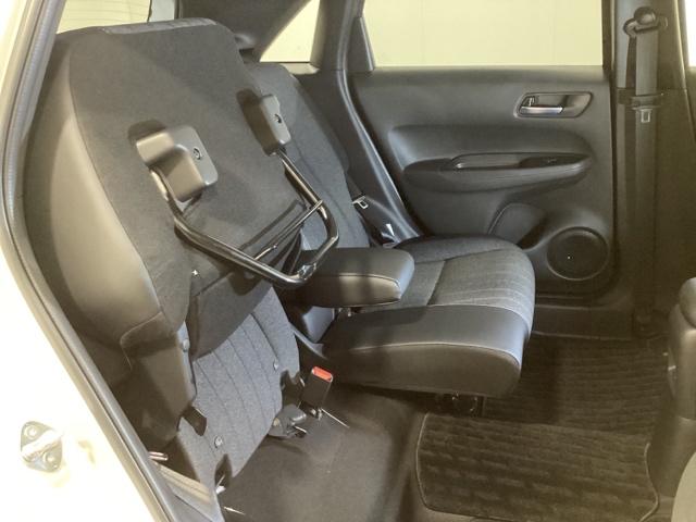 フィット e:HEVホーム 中古スタッドレスタイヤ、純正メモリーナビ、ドライブレコーダー前後装着+ETC2.0付 当社デモカー リヤカメラ VSA サイドカーテンエアバック 前後ソナー スマートキ ECONモード 踏み間違い防止(23枚目)