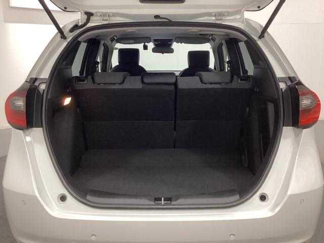 フィット e:HEVホーム 中古スタッドレスタイヤ、純正メモリーナビ、ドライブレコーダー前後装着+ETC2.0付 当社デモカー リヤカメラ VSA サイドカーテンエアバック 前後ソナー スマートキ ECONモード 踏み間違い防止(24枚目)