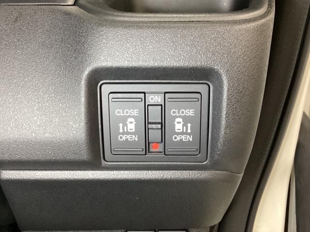 Ｎ－ＢＯＸカスタム ベースグレード　中古スタッドレスタイヤ、純正メモリーナビ、ドライブレコーダー前後装着＋ＥＴＣ付　当社デモカー　Ｗ電動ドア　ＵＳＢ接続　ＣＭＢＳ　Ｄレコ　１オーナー　ベンチシート　オートエアコン　スマートキ　ＬＥＤ（17枚目）