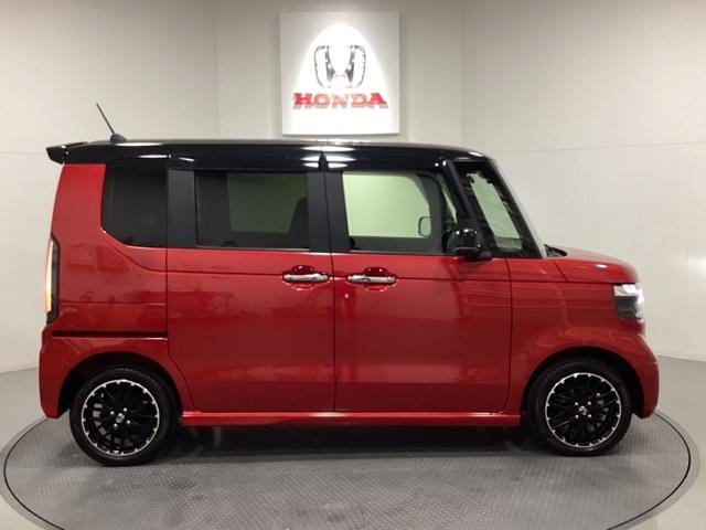 Ｎ－ＢＯＸカスタム ターボコーディネートスタイル　中古スタッドレスタイヤ、純正メモリーナビ、ドライブレコーダー前後装着＋ＥＴＣ付　当社デモカー　サイドエアバッグ　ＬＥＤライト　前席シートヒーター　フルセグＴＶ　スマキー　ＤＶＤ　ＶＳＡ　ベンチシート（6枚目）