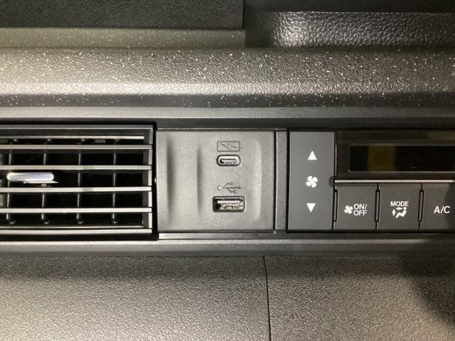 Ｎ－ＢＯＸカスタム ターボコーディネートスタイル　中古スタッドレスタイヤ、純正メモリーナビ、ドライブレコーダー前後装着＋ＥＴＣ付　当社デモカー　サイドエアバッグ　ＬＥＤライト　前席シートヒーター　フルセグＴＶ　スマキー　ＤＶＤ　ＶＳＡ　ベンチシート（13枚目）